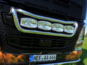 Scheinwerferbügel Volvo FH Frontlampenbügel